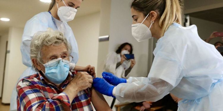 The “Experts” Still Aren’t Giving Up on Vaccine Mandates