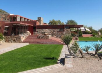 We Cannot Understand Truth and Beauty without Taking Praxeology into Account