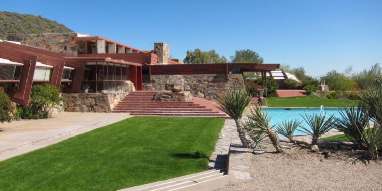 We Cannot Understand Truth and Beauty without Taking Praxeology into Account