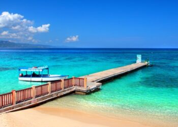 In Jamaica, the Tourists Party On behind High Walls and Locked Gates