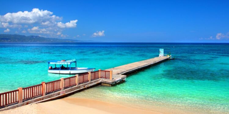 In Jamaica, the Tourists Party On behind High Walls and Locked Gates
