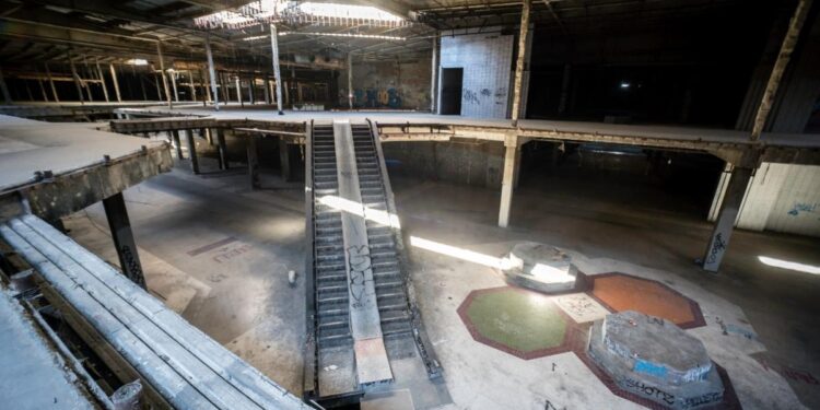 Empty Malls and Shopping Centers: How Government Fuels Malinvestments