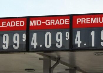 Looming Bank Failures Point to More Price Inflation as Real Wages Fall Again