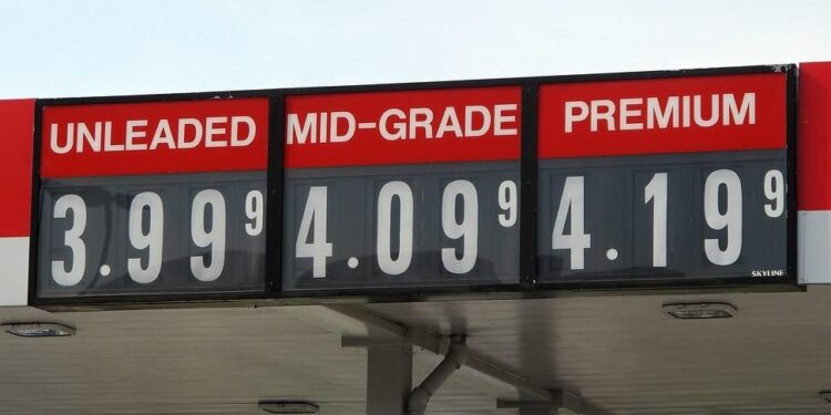 Looming Bank Failures Point to More Price Inflation as Real Wages Fall Again