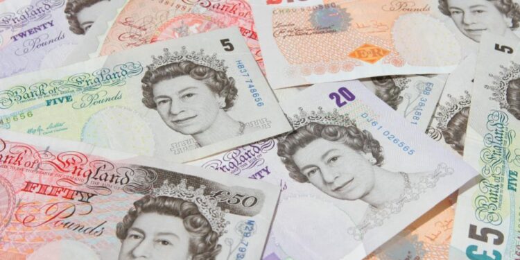 Bank of England Economist: Britons Need to Accept That They’re Poorer